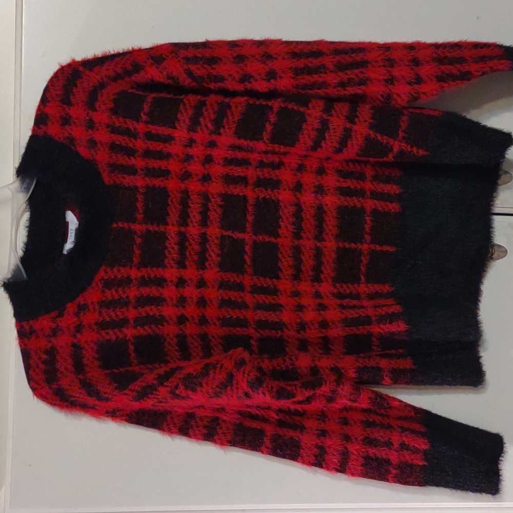 A Lady Sweater - Picture 1 of 4